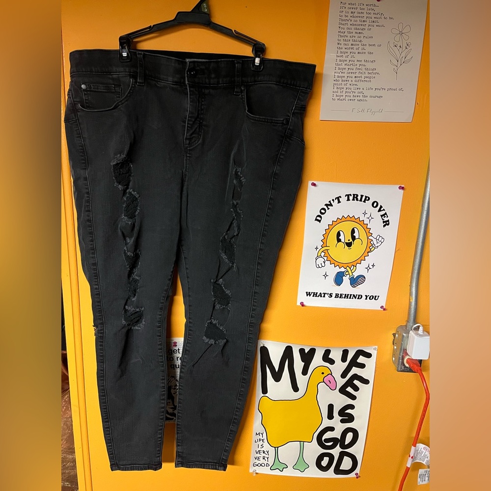 Size 22 Torrid Distressed Black Skinny Jeans👖